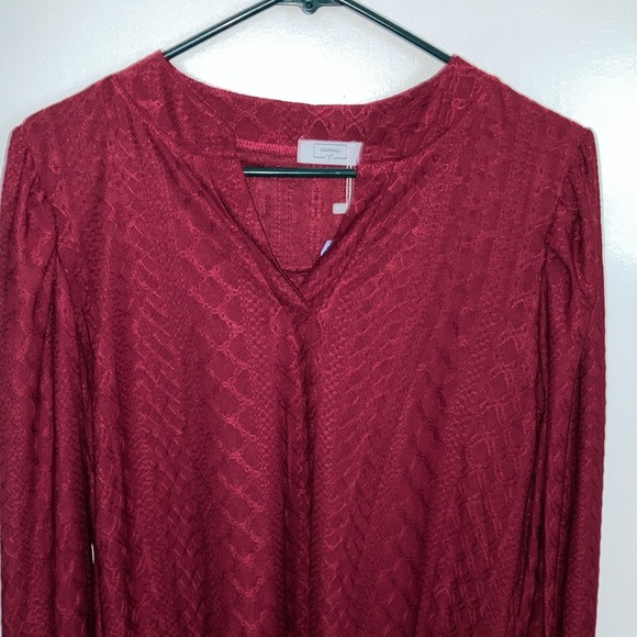 Vanfany Burgundy V Neck, Long Sleeve Top. Size M - Picture 3 of 11